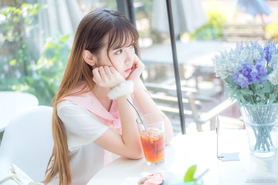 “那士元有什么交代吗？”魏延看向一脸无奈的邓贤道。
